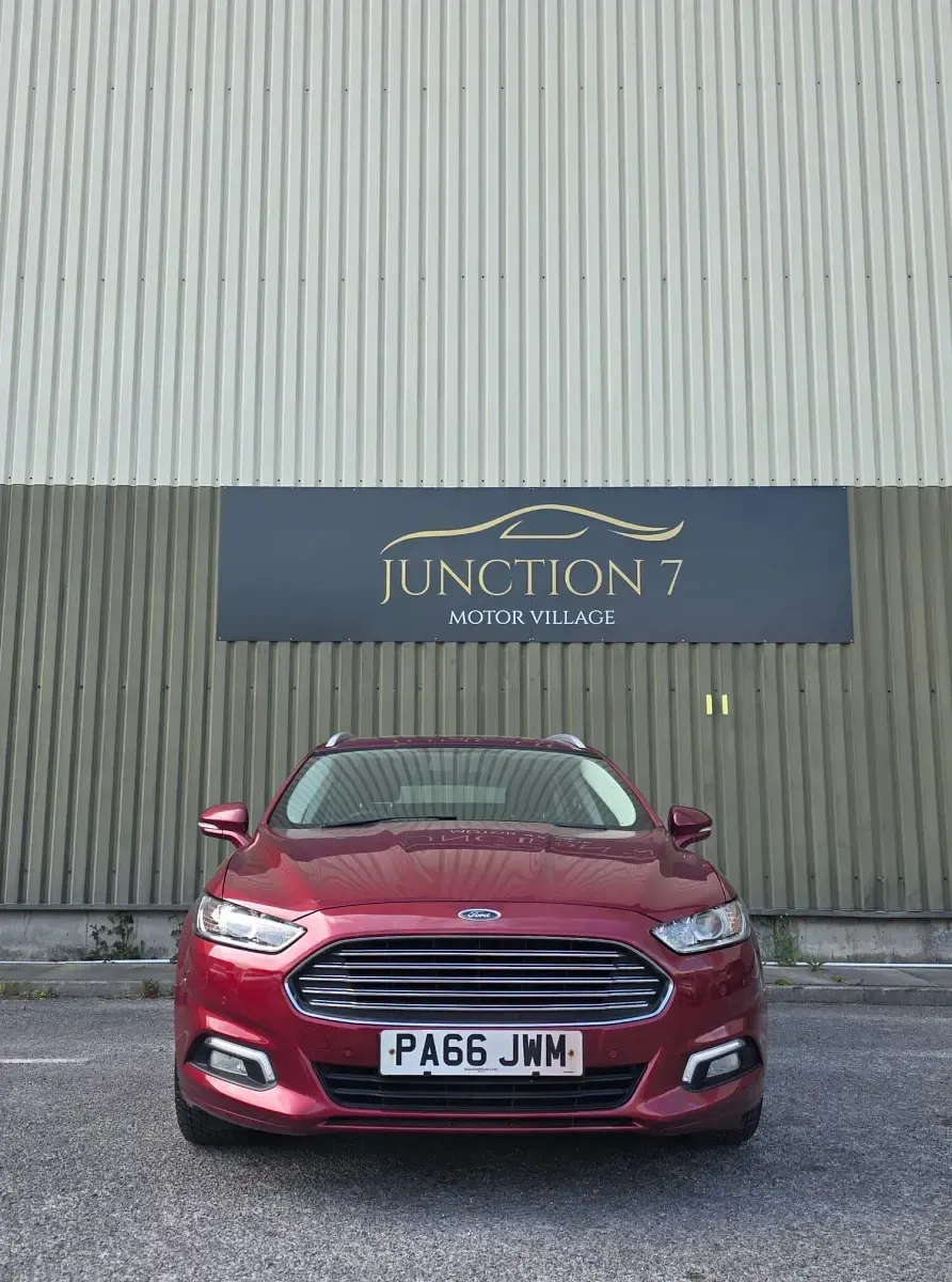 Used Ford Mondeo Zetec 160 HP (117 kW) 2017 Red Estate