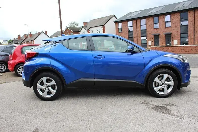 Used Toyota C-HR 113 HP (83 kW) 2017 Blue SUV