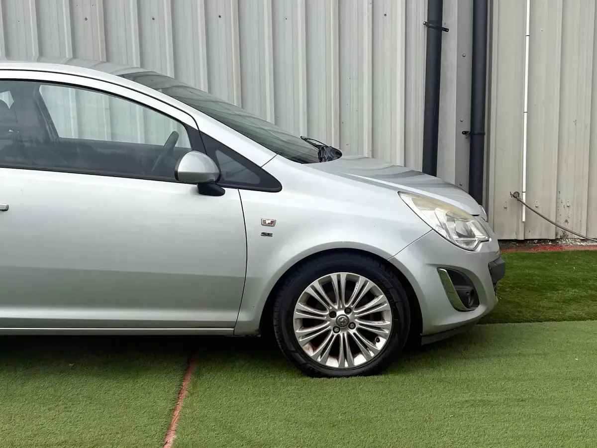 Used Vauxhall Corsa 100 HP (73 kW) 2012 Silver Hatchback