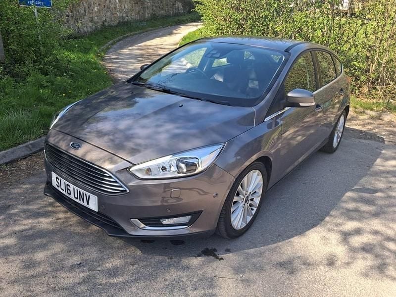 Usado Ford Focus Titanium X 120 HP (88 kW) 2016 Castanho Citadino