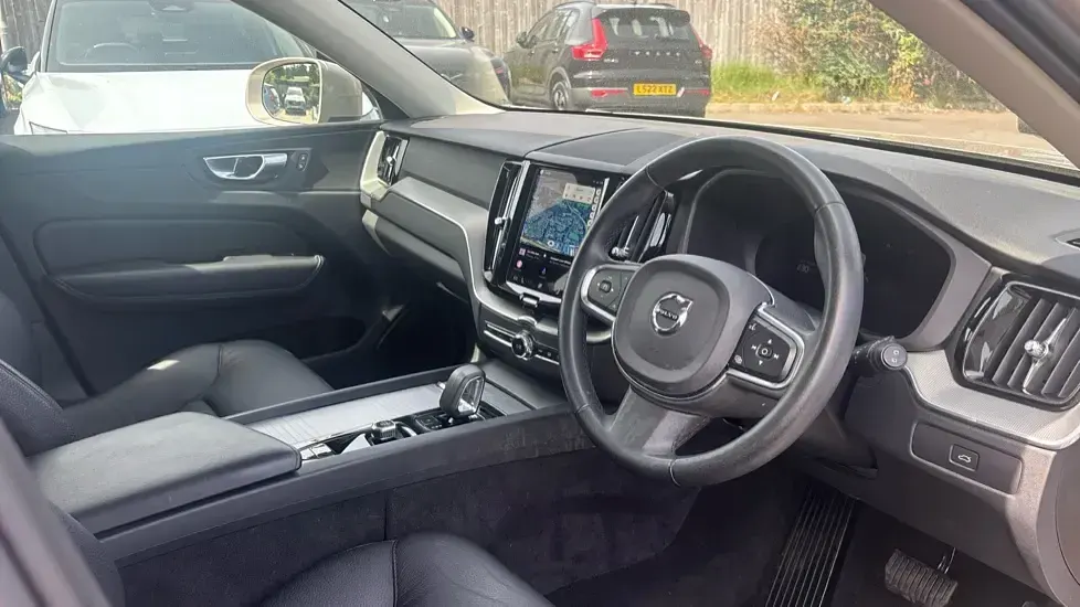Used Volvo XC60 Core 250 HP (183 kW) 2023 Bright dusk SUV
