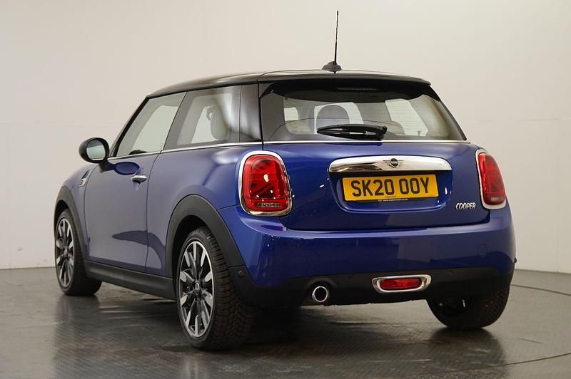 Usado Mini Cooper Exclusive 134 CV (98 kW) 2020 Azul Utilitario