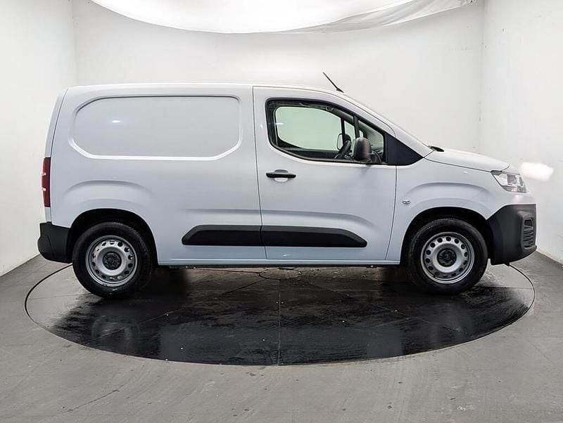 White Used 2024 Citroën e-Berlingo MPV | £14,490 (Expensive) - Image 1/4