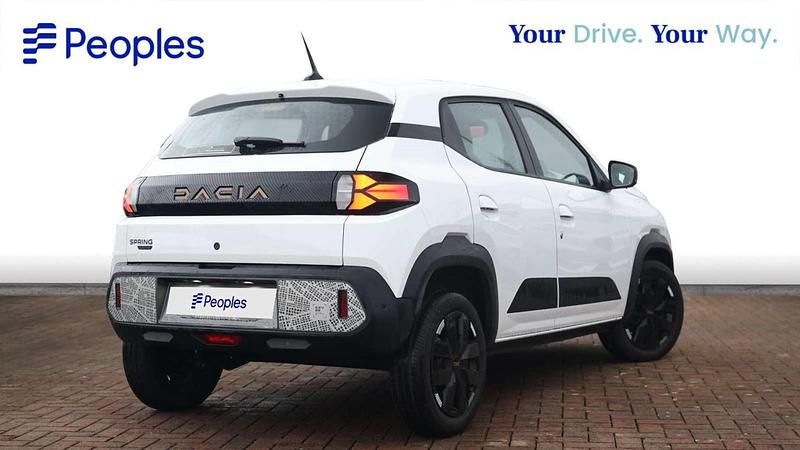 Used Dacia Spring Extreme 47 kW (65 HP) 2024 White Hatchback
