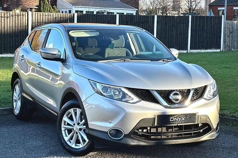 Silver Used 2015 Nissan Qashqai Acenta Premium SUV | £5,495 (Good price) - Image 1/4