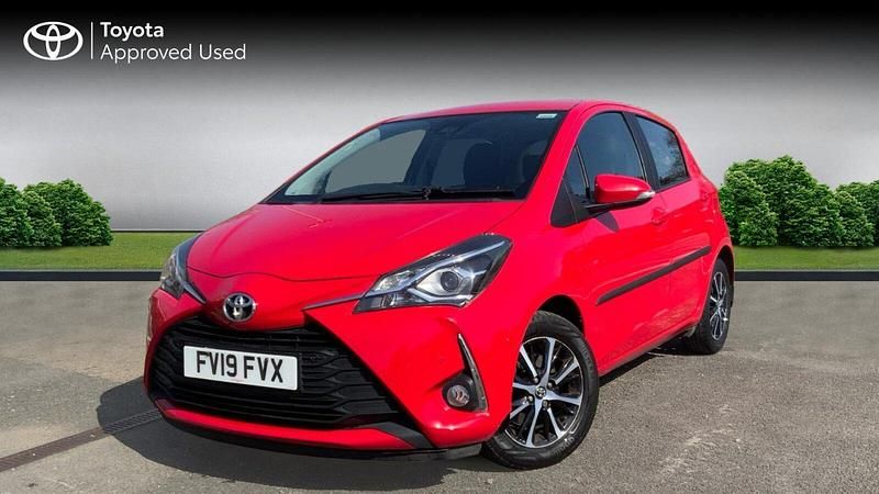 Used Toyota Yaris 111 HP (81 kW) 2019 Chilli red Hatchback