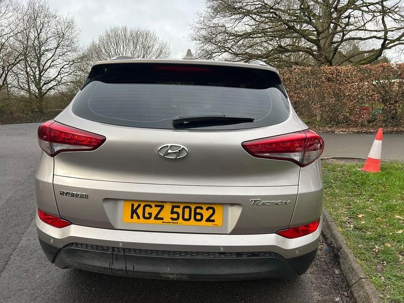 Used Hyundai Tucson SE 132 HP (97 kW) 2018 Beige SUV