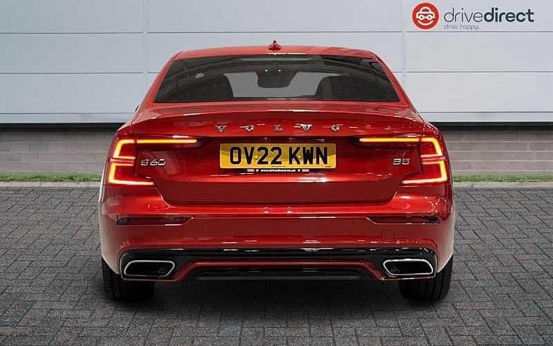 Used Volvo S60 R-Design 250 HP (183 kW) 2021 Red Sedan