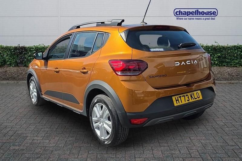Begagnad Dacia Sandero Expression 2023 Orange Halvkombi