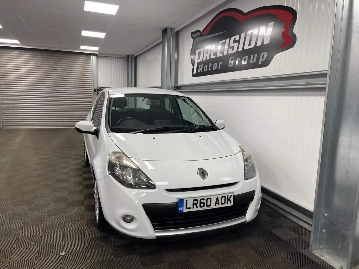 Used Renault Clio Dynamique 100 HP (73 kW) 2010 White Hatchback