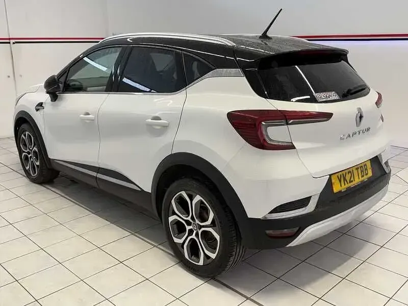 Used Renault Captur Version S 89 HP (65 kW) 2021 White/black SUV