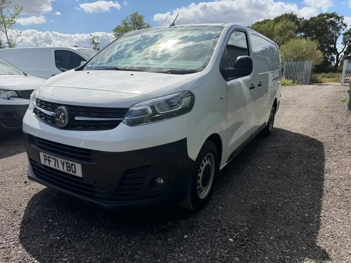Used Vauxhall Vivaro 145 HP (106 kW) 2022 White MPV