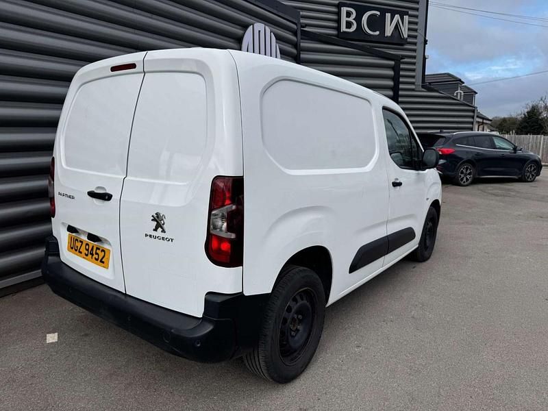 Second-hand Peugeot Partner Premium 2021 Alb Monovolum
