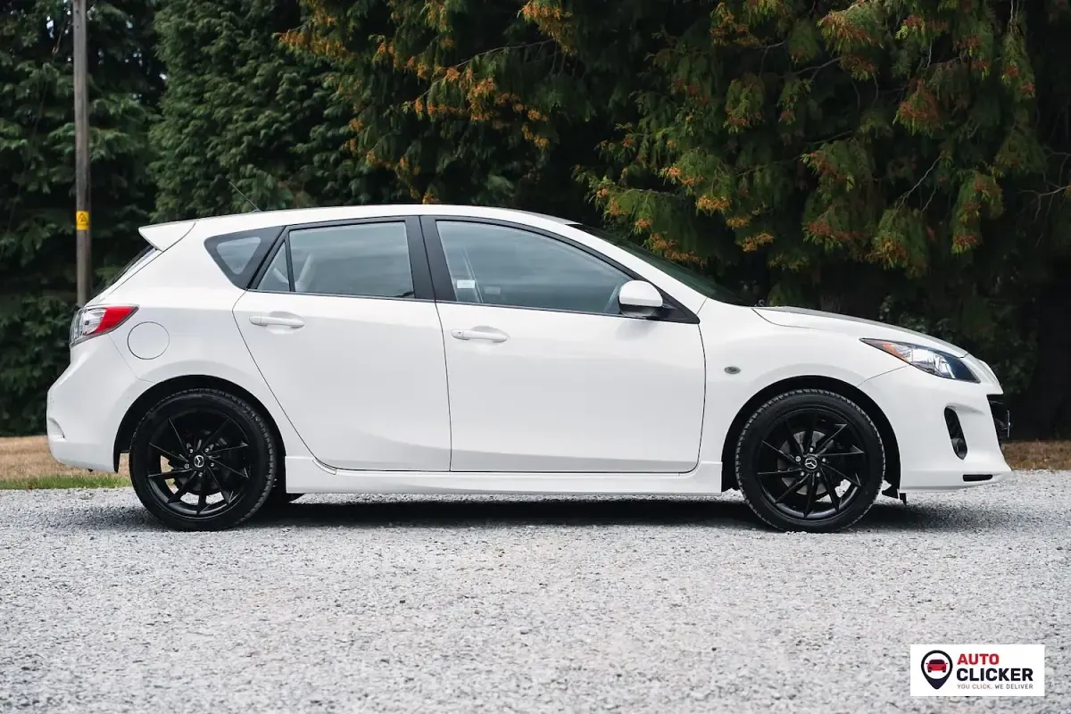 Used Mazda 3 105 HP (77 kW) 2012 White Hatchback
