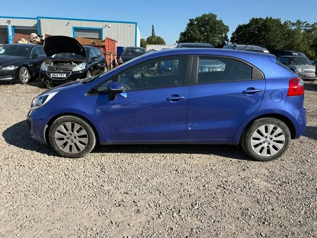 Used Kia Rio 89 HP (65 kW) 2013 Blue Hatchback