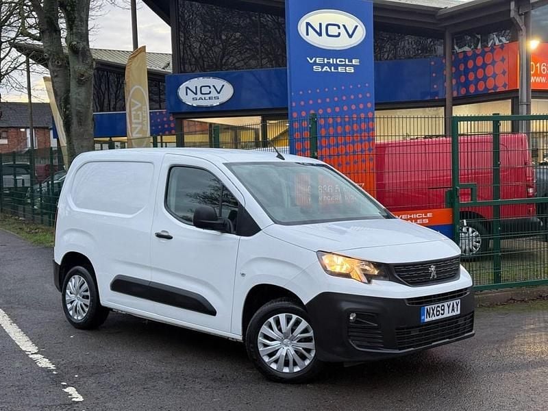 White Used 2019 Peugeot Partner MPV | £7,490 (Good price) - Image 1/4