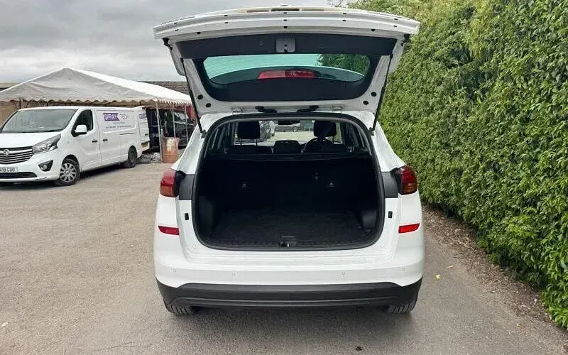Usado Hyundai Tucson SE 132 HP (97 kW) 2019 SUV