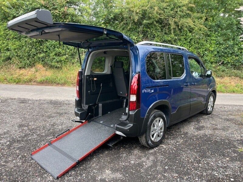 Blue Used 2020 Peugeot Rifter Allure MPV | £16,995 (Fair price) - Image 1/4