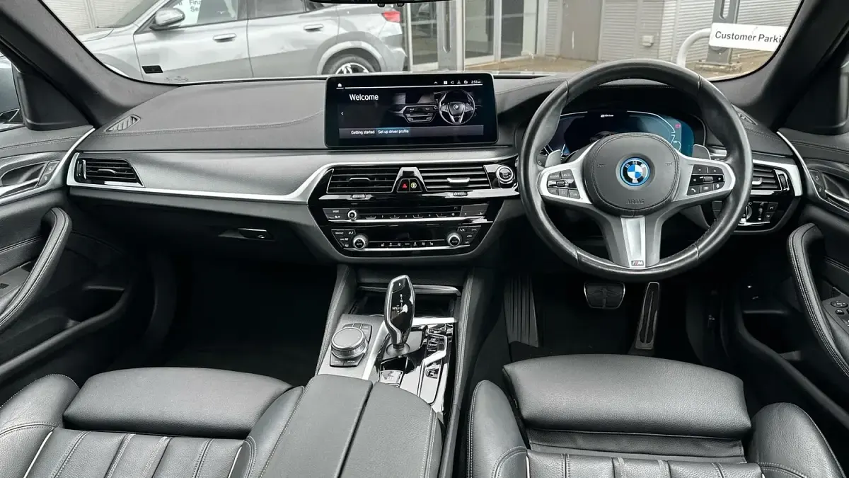 Usado BMW 530e M Sport 288 HP (211 kW) 2023 Cinzento Sedan