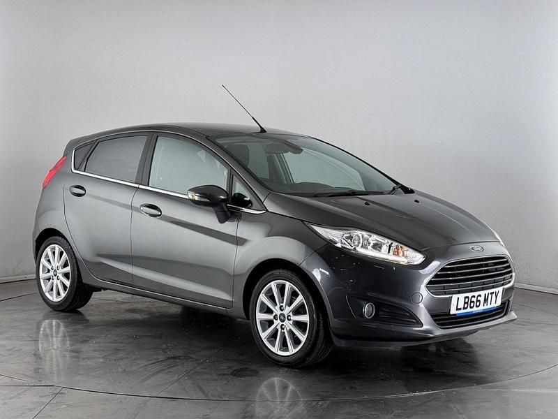 Used Ford Fiesta Titanium 101 HP (74 kW) 2017 Grey Hatchback