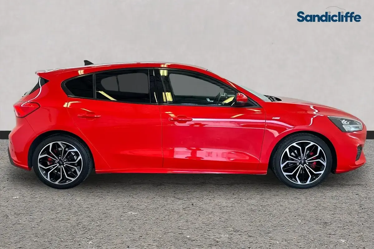 Used Ford Focus ST-Line X 155 HP (114 kW) 2021 Red Hatchback