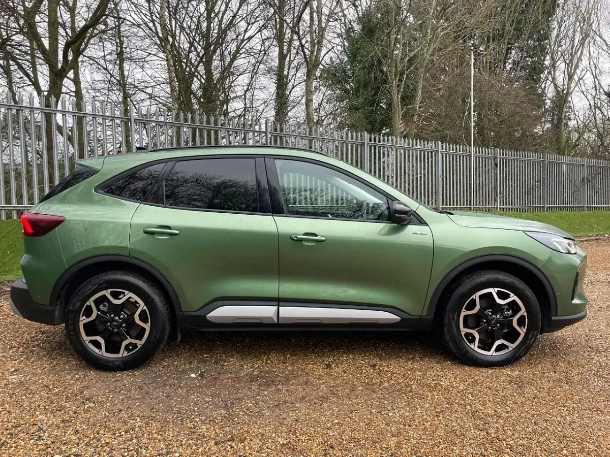 Used Ford Kuga Active 240 HP (176 kW) 2024 Green SUV
