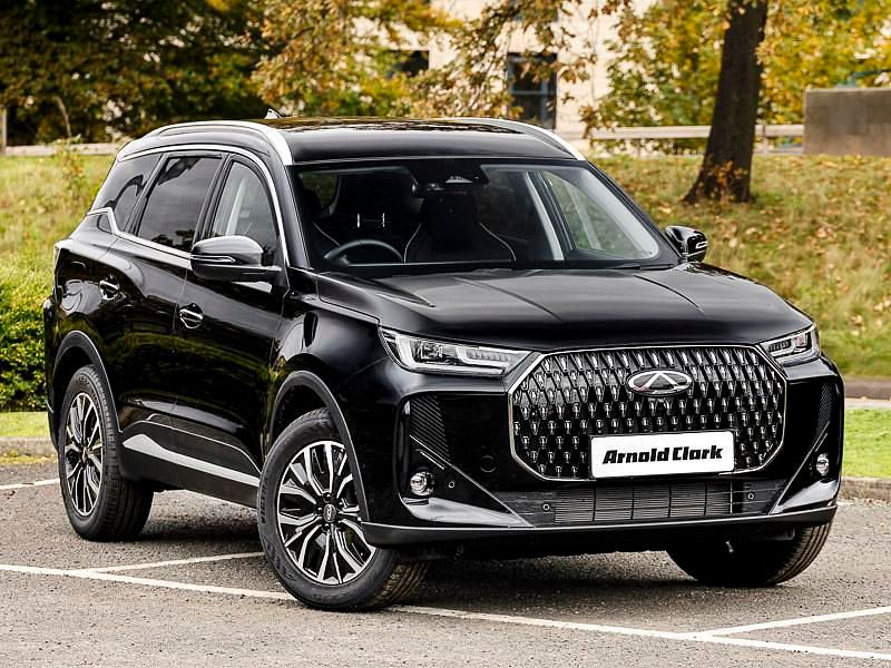 Metallic midnight black New 2025 Chery Tiggo 7 SUV | £27,698 (Super price) - Image 1/3