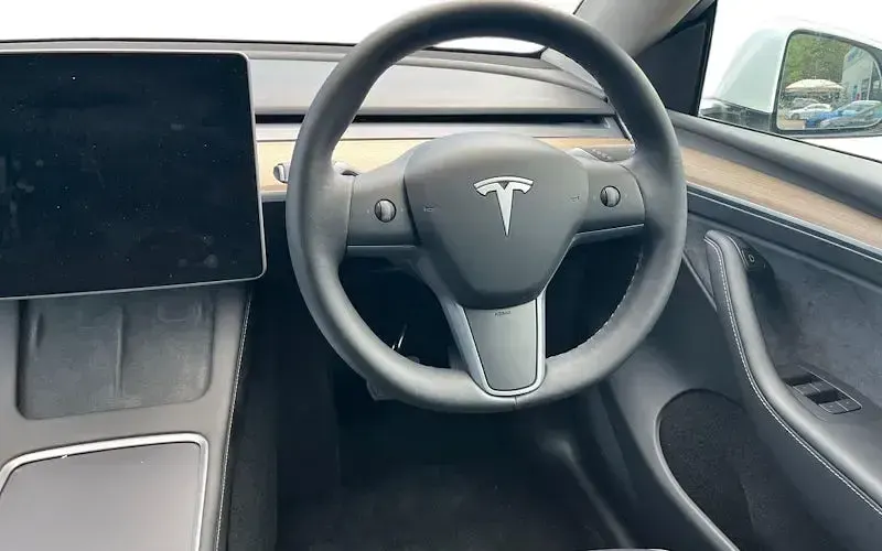 Used Tesla Model Y Long Range AWD 286 kW (389 HP) 2022 White SUV