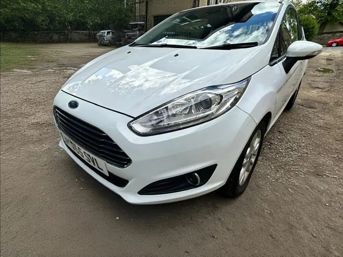 Used Ford Fiesta Zetec 98 HP (72 kW) 2015 White Hatchback