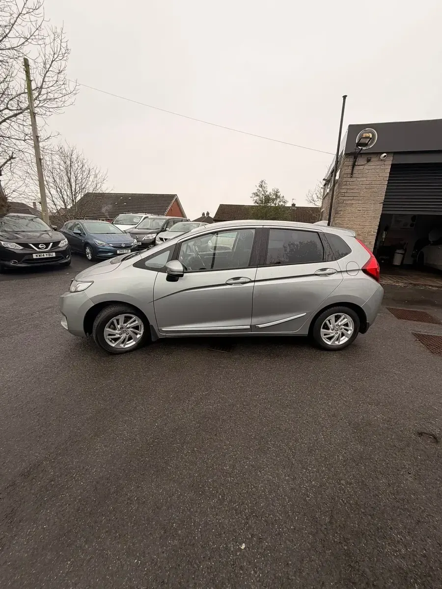 Used Honda Jazz SE 102 HP (75 kW) 2016 Silver Hatchback