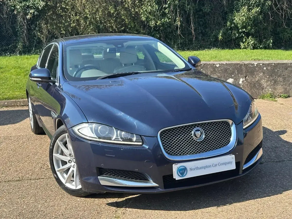 Usado Jaguar XF Premium Luxury 200 HP (147 kW) 2013 Azul Sedan