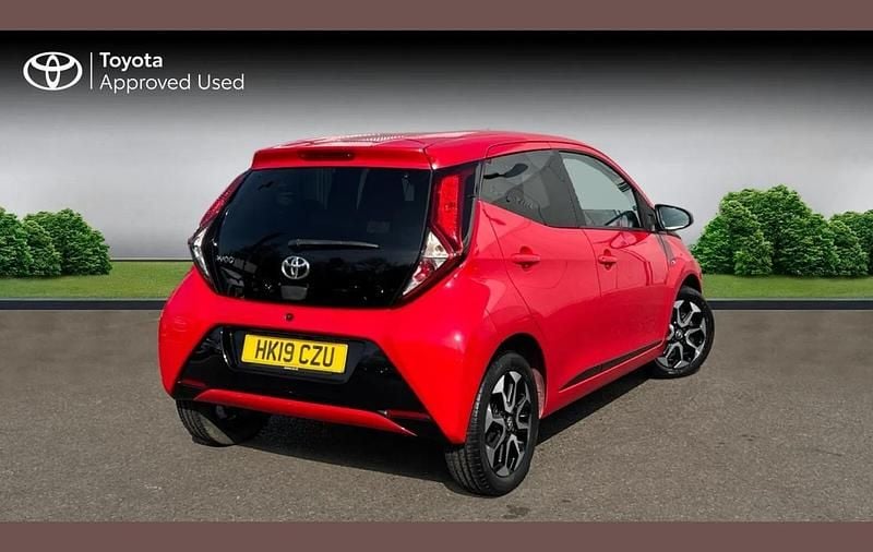 Used Toyota Aygo Trend 72 HP (52 kW) 2019 Red pop Hatchback