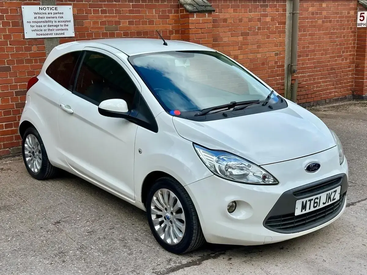 Used Ford Ka Zetec 69 HP (50 kW) 2012 White Hatchback