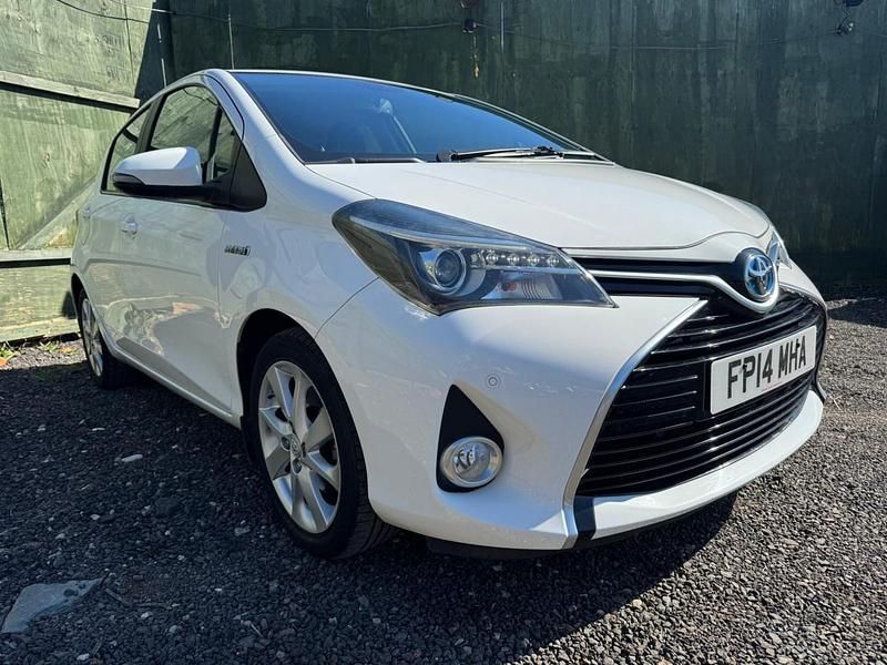 Used Toyota Yaris Hybrid 2014 White Hatchback