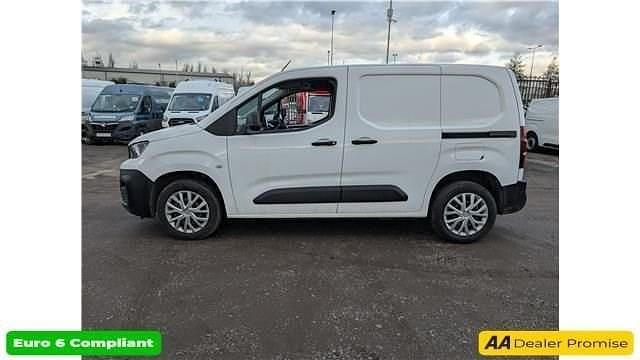 Used Peugeot Partner 2019 White MPV