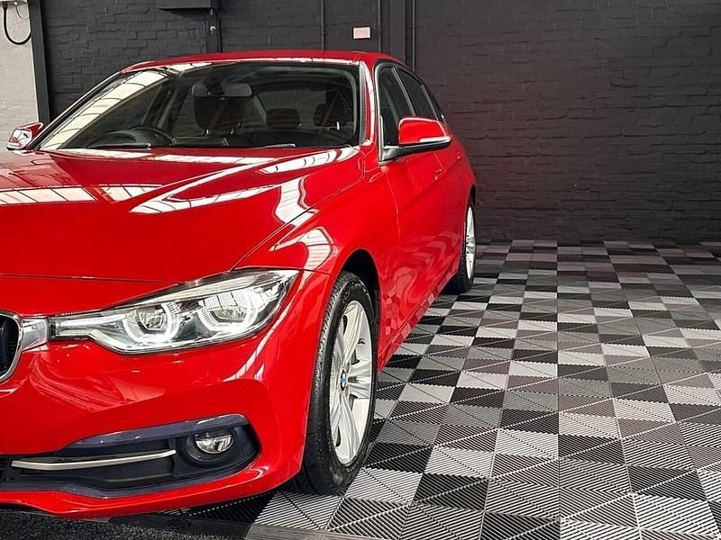 Used BMW 318 Sport Line 136 HP (100 kW) 2017 Red Sedan