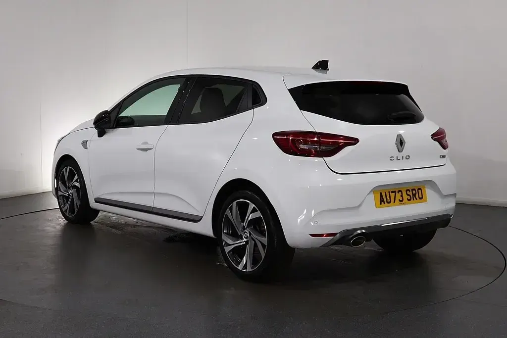 Used Renault Clio RS Line 90 HP (66 kW) 2023 White Hatchback