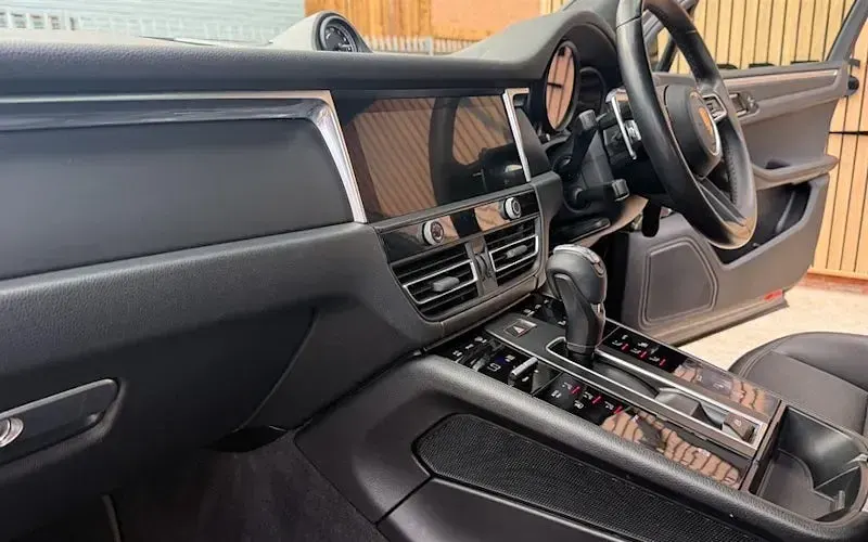 Used Porsche Macan 265 HP (194 kW) 2025 SUV