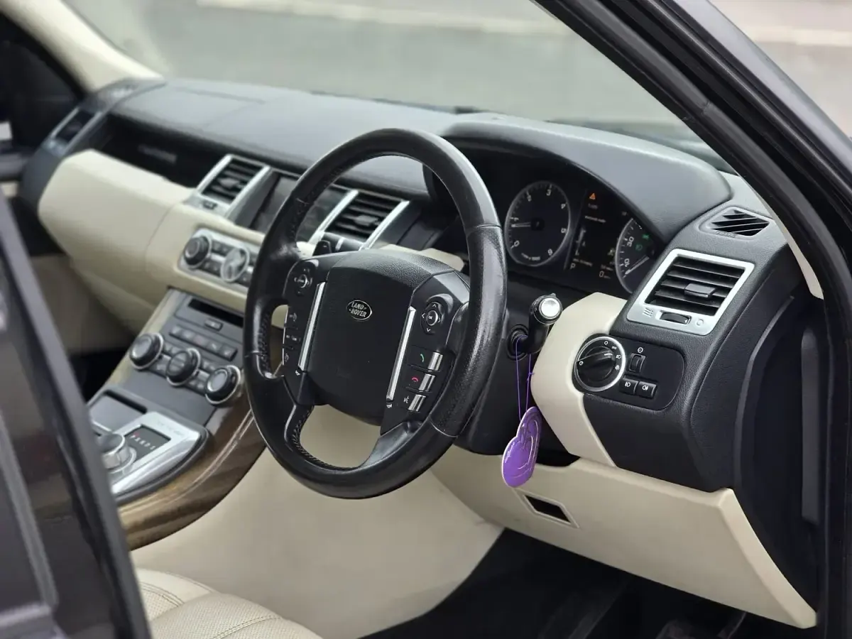 Used Land Rover Range Rover HSE 255 HP (187 kW) 2012 Black SUV