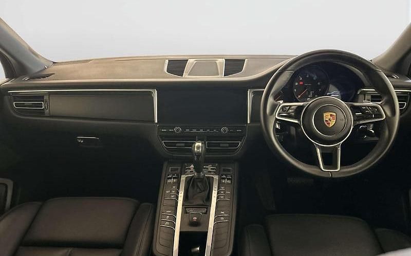 Begagnad Porsche Macan 245 HK (180 kW) 2019 Silver SUV