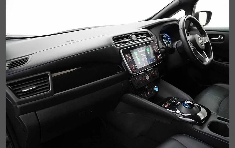 Used Nissan Leaf N-Connecta 110 kW (150 HP) 2023 Grey Hatchback