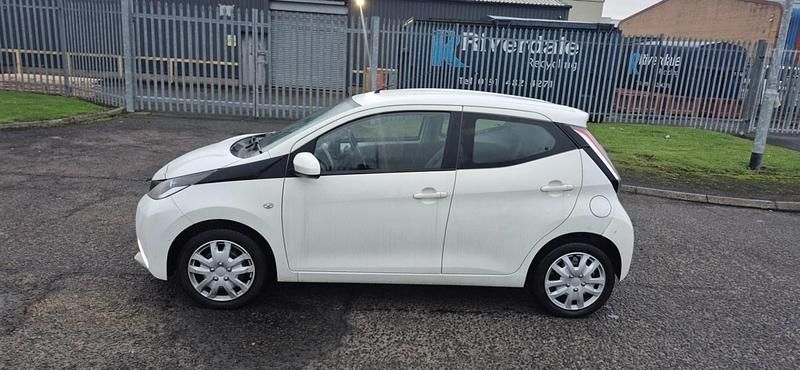 Used Toyota Aygo X-play 69 HP (50 kW) 2016 White Hatchback