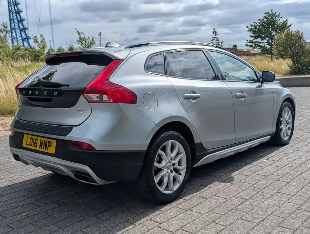 Used Volvo V40 Pro 152 HP (111 kW) 2016 Silver Hatchback