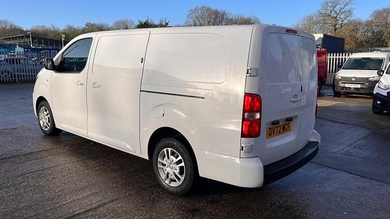 Used Vauxhall Vivaro Sportive 100 HP (73 kW) 2022 White MPV
