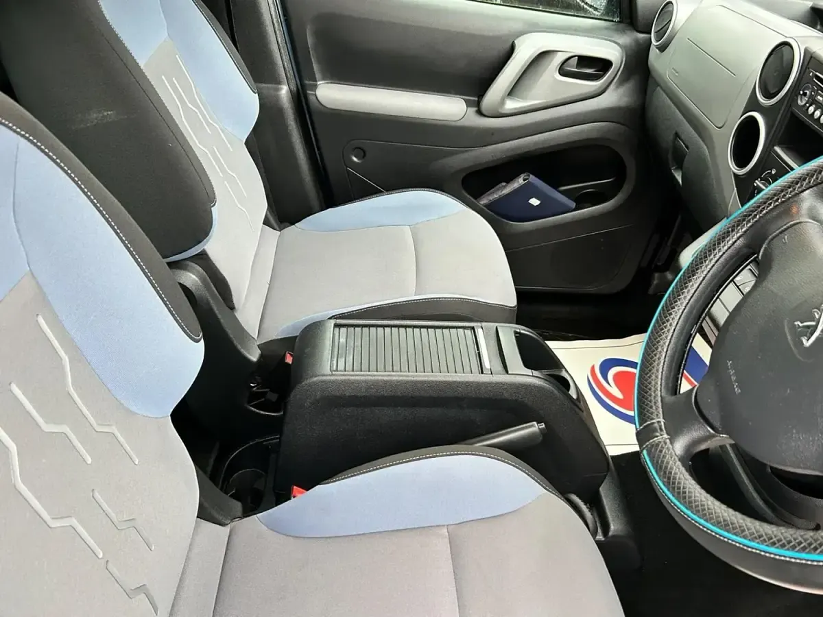 Second-hand Peugeot TePee Active 100 CP (73 kW) 2016 Albastru Monovolum