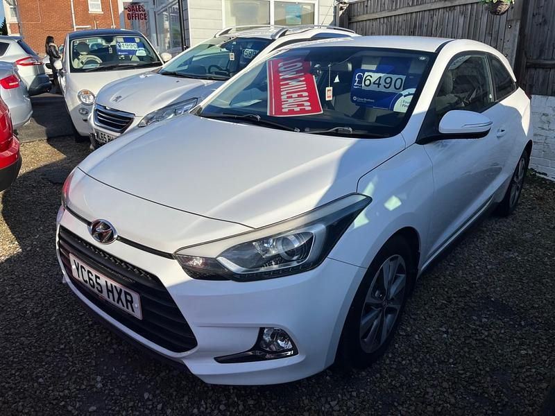 Used Hyundai i20 SE 2015 White Coupe