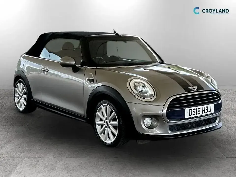 Usado Mini Cooper Cabriolet 136 HP (100 kW) 2016 Prateado Cabrios
