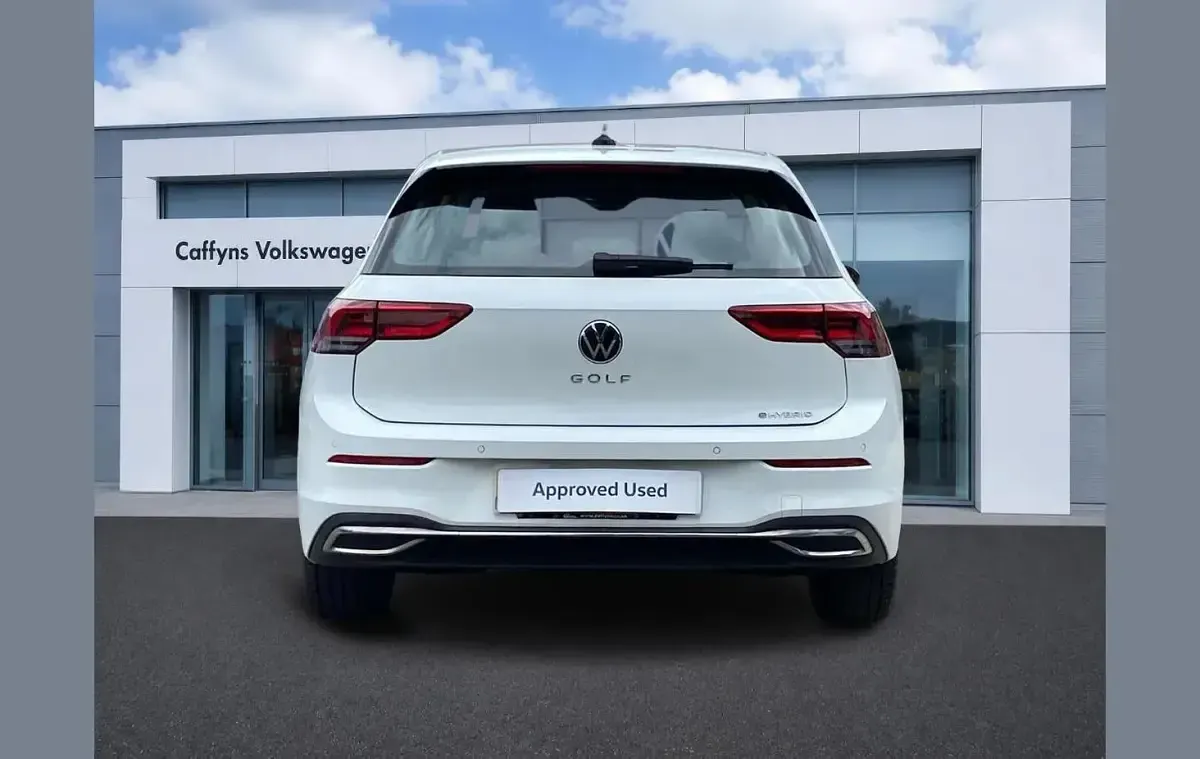 Used VW Golf VIII Style 204 HP (150 kW) 2022 White Hatchback