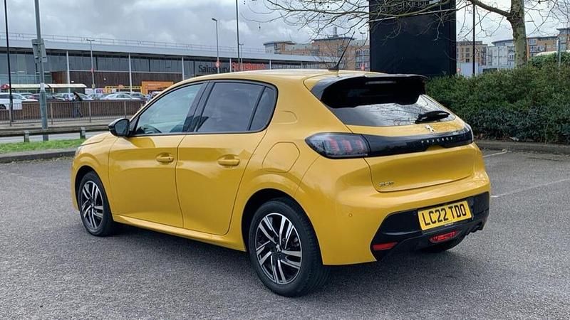 Used Peugeot 208 Allure Premium 99 HP (72 kW) 2022 Hatchback