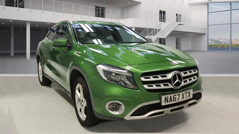 Green Used 2017 Mercedes 200 Estate | £9,995 (Fair price) - Image 1/4